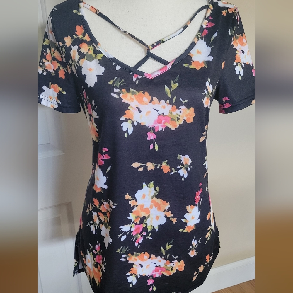 Dakotoo Ladies Top
